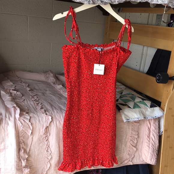 Red Dress Boutique Dresses & Skirts - Red floral tie smocked ruffle dress❤️ditsy daisy precious adorable dress!